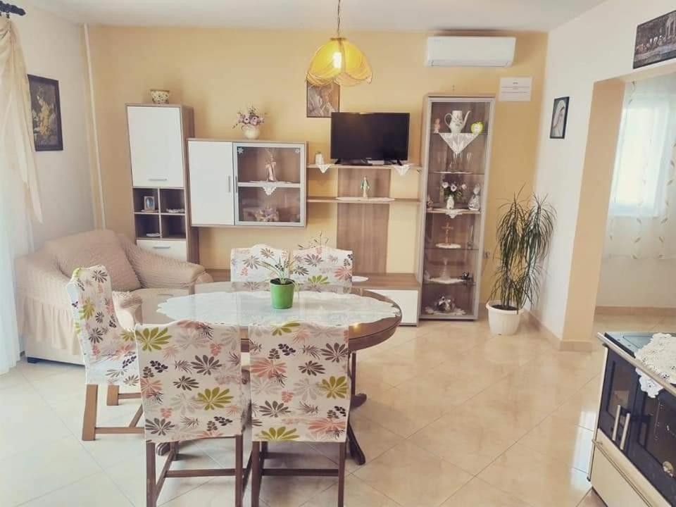 Lana Apartment Биоград на Мору Стая снимка